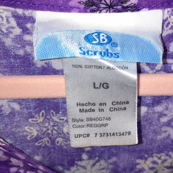 SB Scrubs Large Purple Snowflake Scrub Top 3 pockets tie back great cond! 11119 - Picture 4 of 5